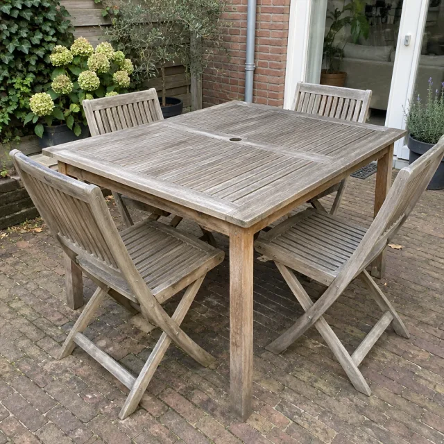 Tuinset: tafel en 4 stoelen